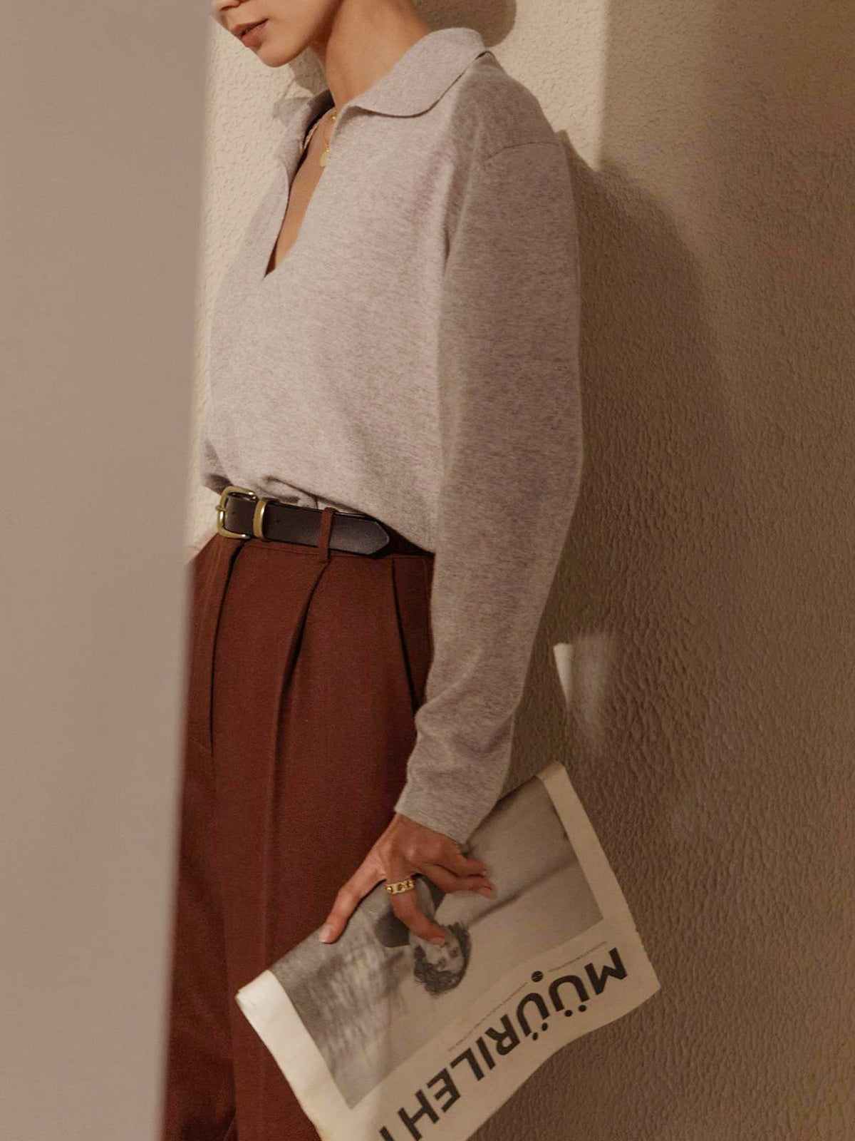 Dame strikket sweater med krave og V-hals pasform