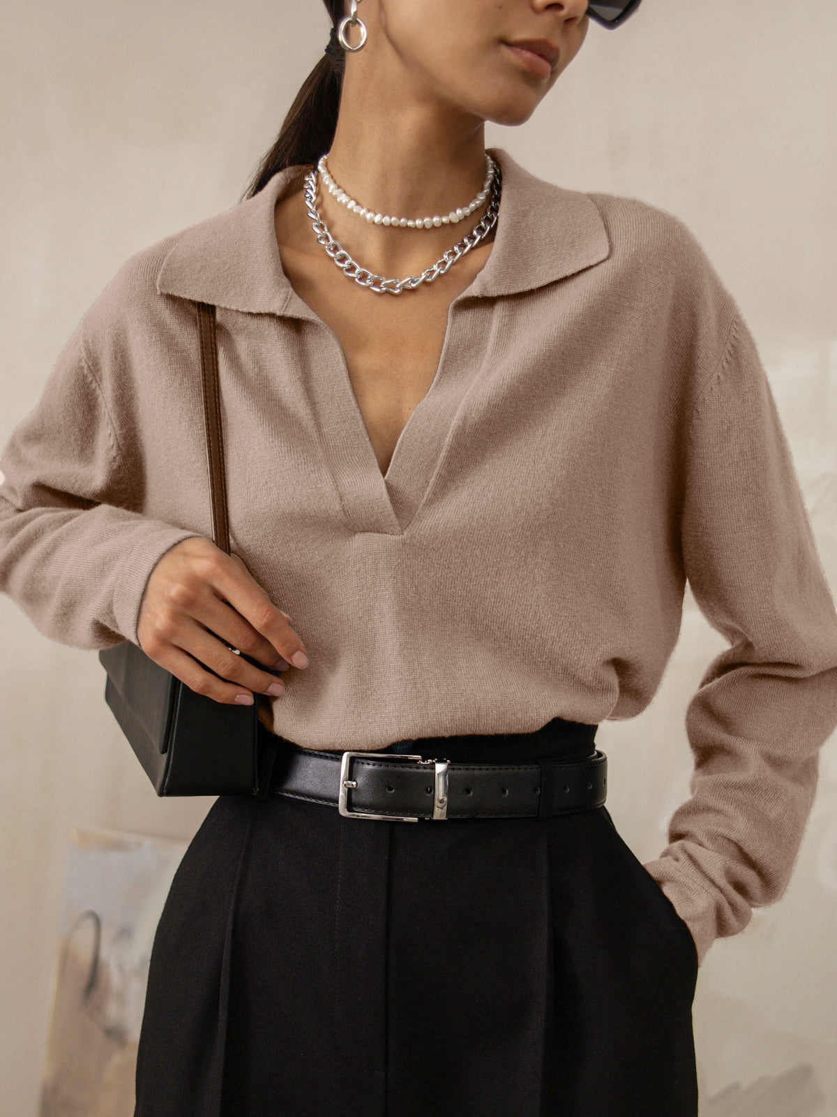 Dame strikket sweater med krave og V-hals pasform