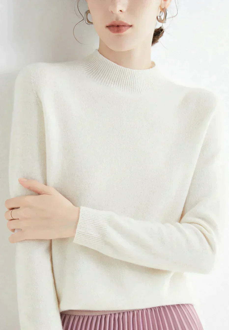 Women's Refined Cashmere Sweater with Turtleneck and Ribbed Edges