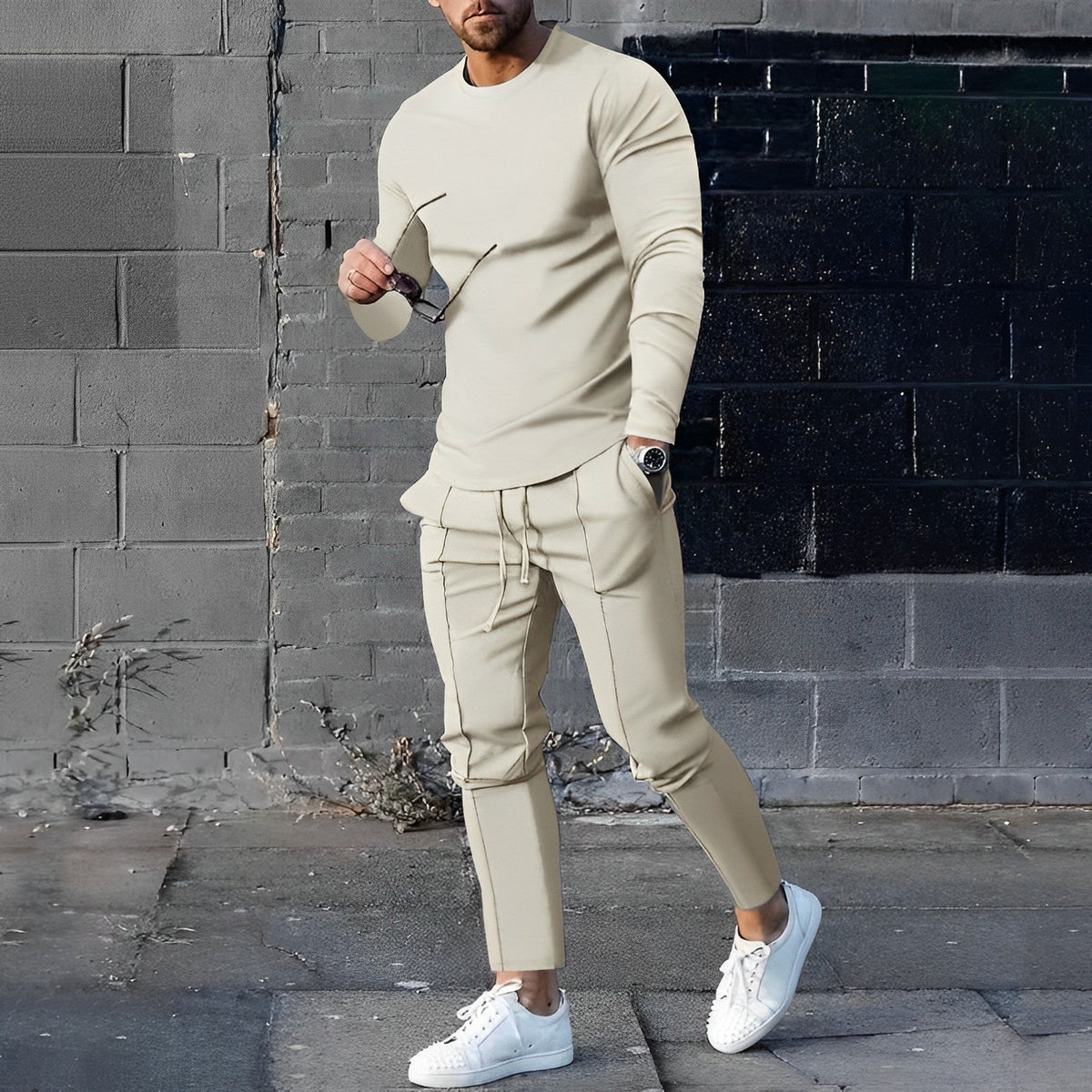 Men's tracksuit training set with long sleeve sweater and jogging pants