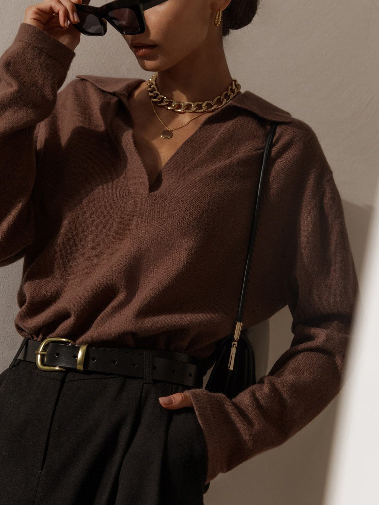 Dame strikket sweater med krave og V-hals pasform