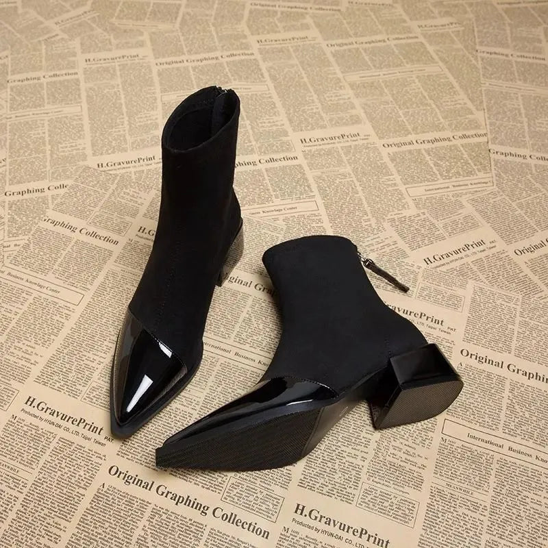 Botins Mulher Camurça Salto Bloco Detalhes Verniz Elegante