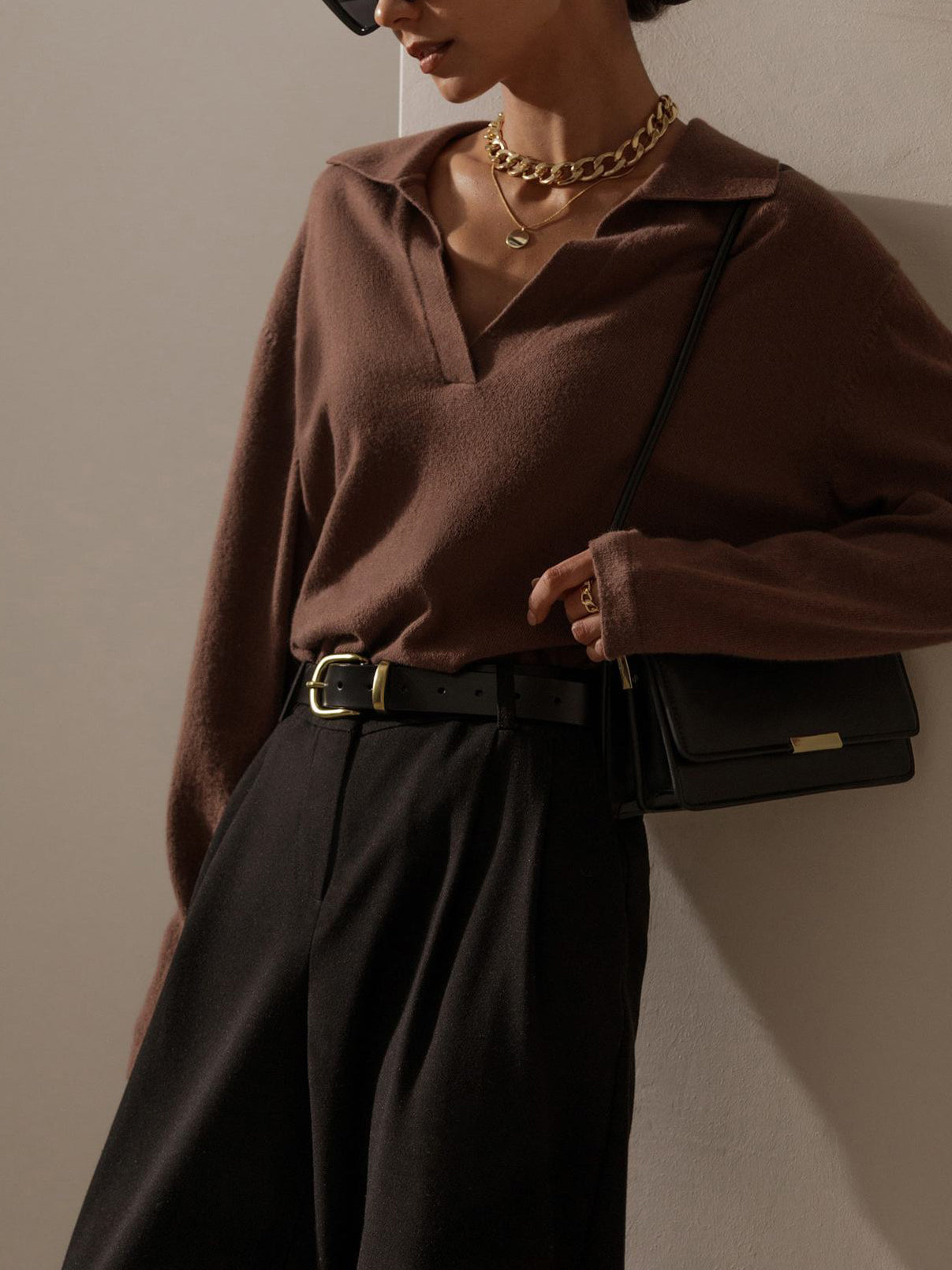 Dame strikket sweater med krave og V-hals pasform