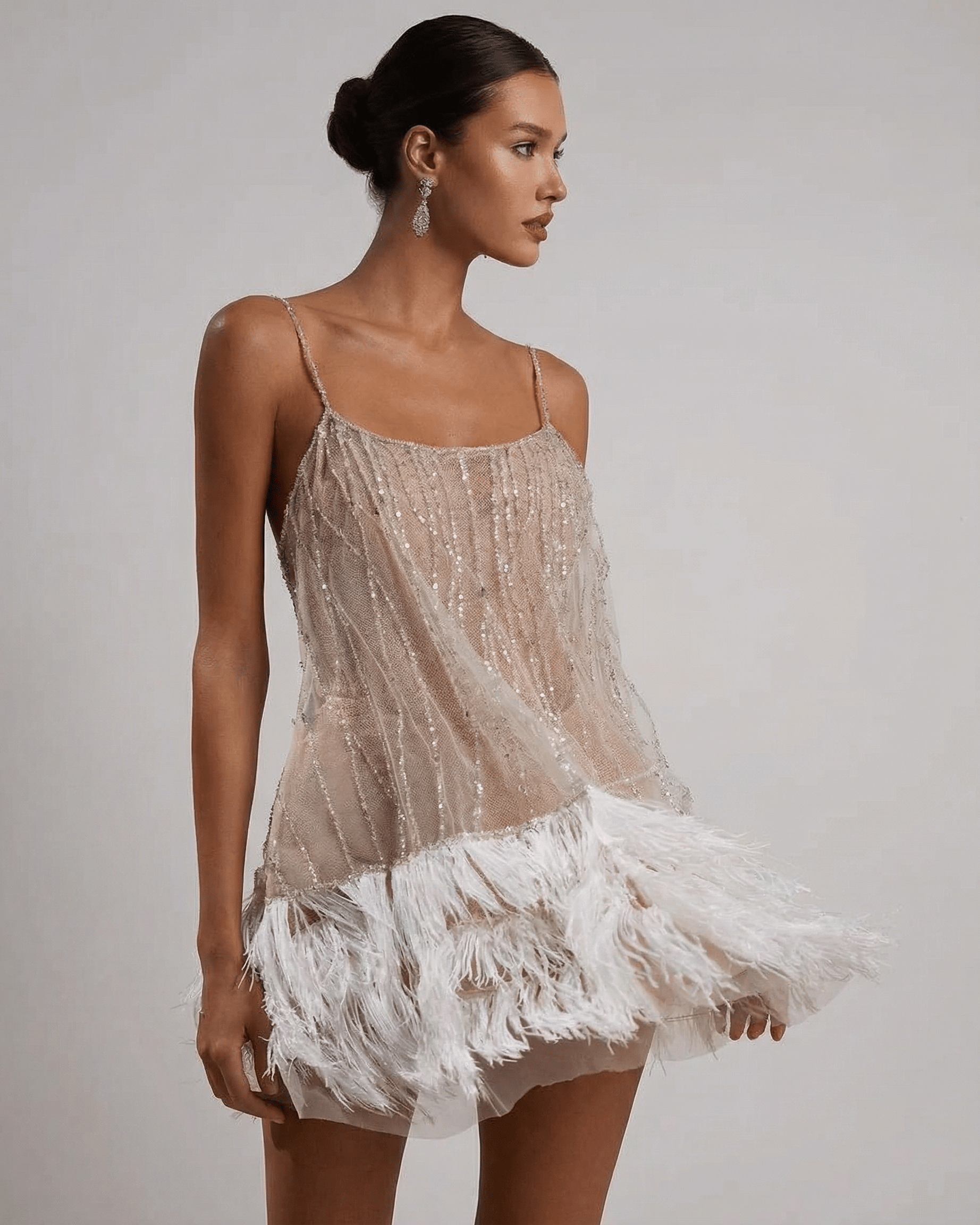 Vestido Mini Mulher Lantejoulas Tule Detalhe de Penas Elegante Festivo