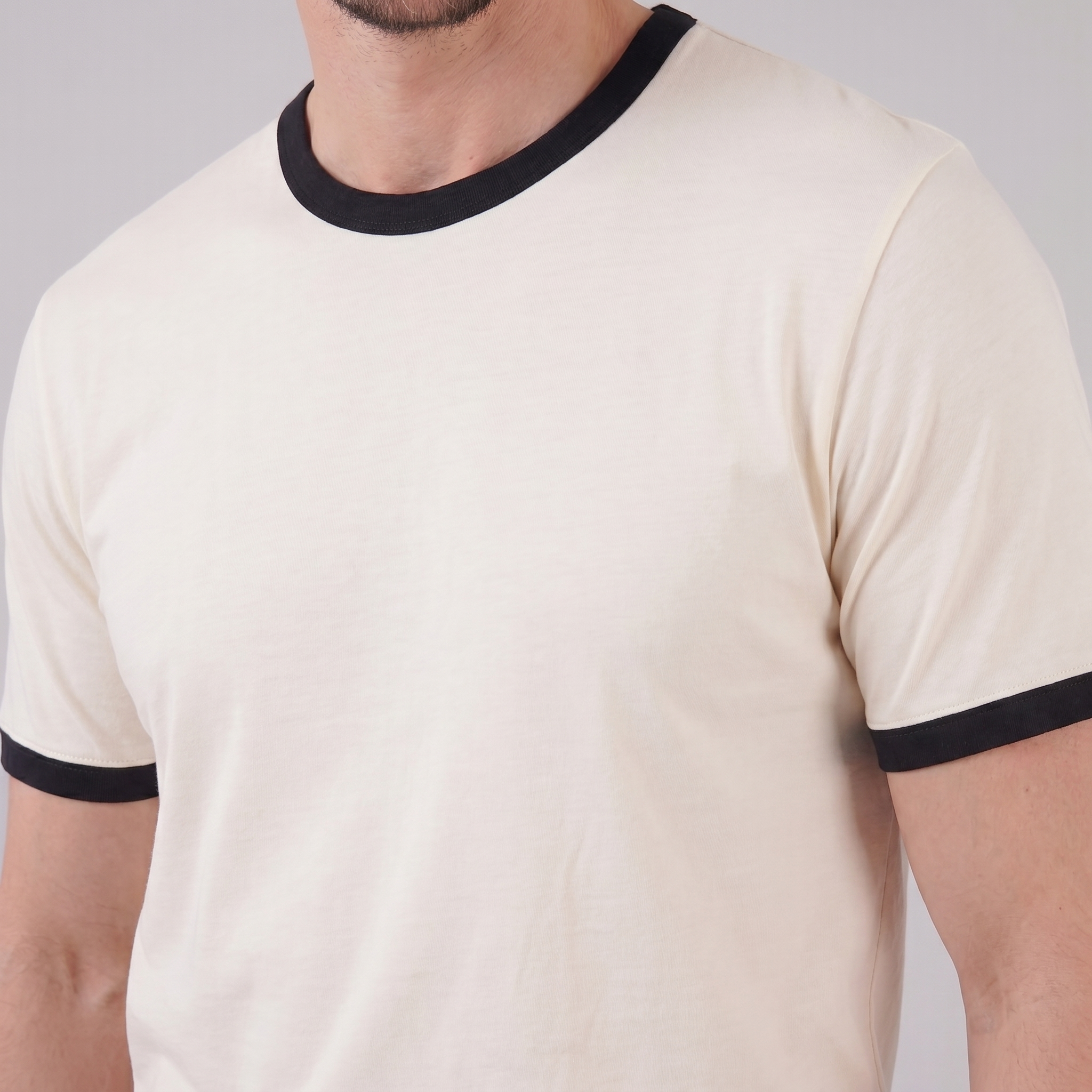 T-Shirt Smart Casual Homem Acabamento Contrastante Gola Redonda