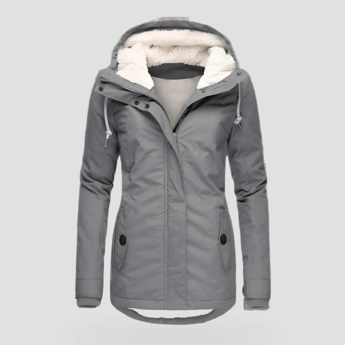 Manteau Océane long imperméable pour femme, coupe enveloppante et chaleur maintenue adaptée aux journées pluvieuses hivernales.