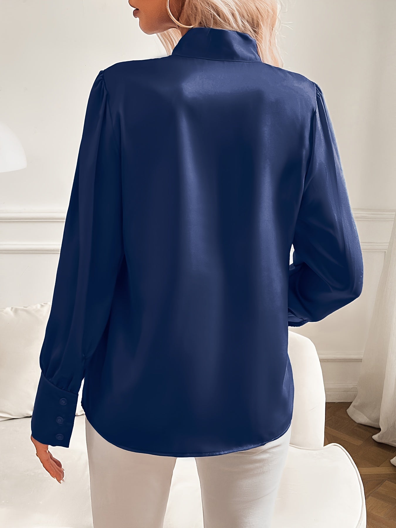 Elegante Damen-Satinbluse mit Schleife und langen Ärmeln