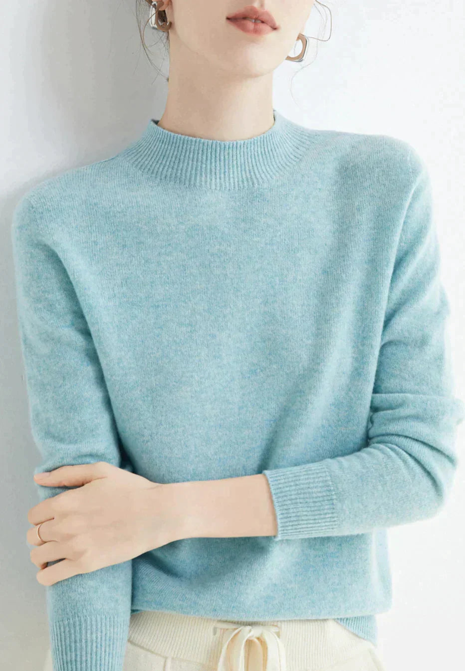 Edler Kaschmirpullover für Damen mit Stehkragen und Rippbündchen