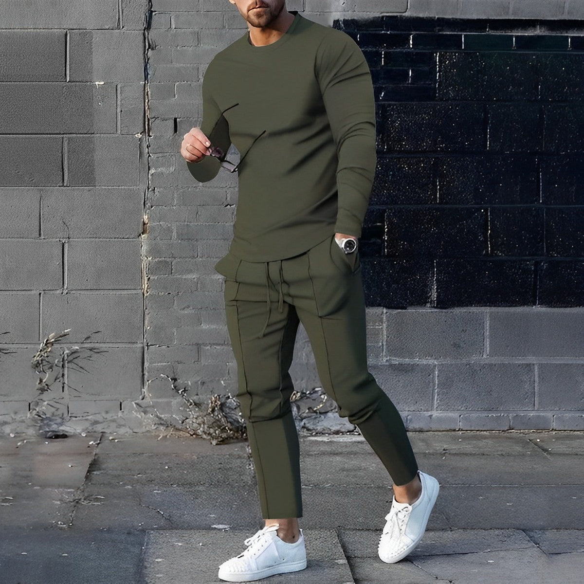Men's tracksuit training set with long sleeve sweater and jogging pants