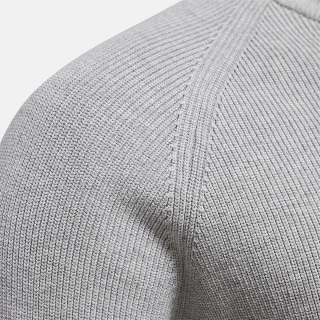 Męski sweter z dzianiny prążkowanej z krótkim zamkiem i stójką