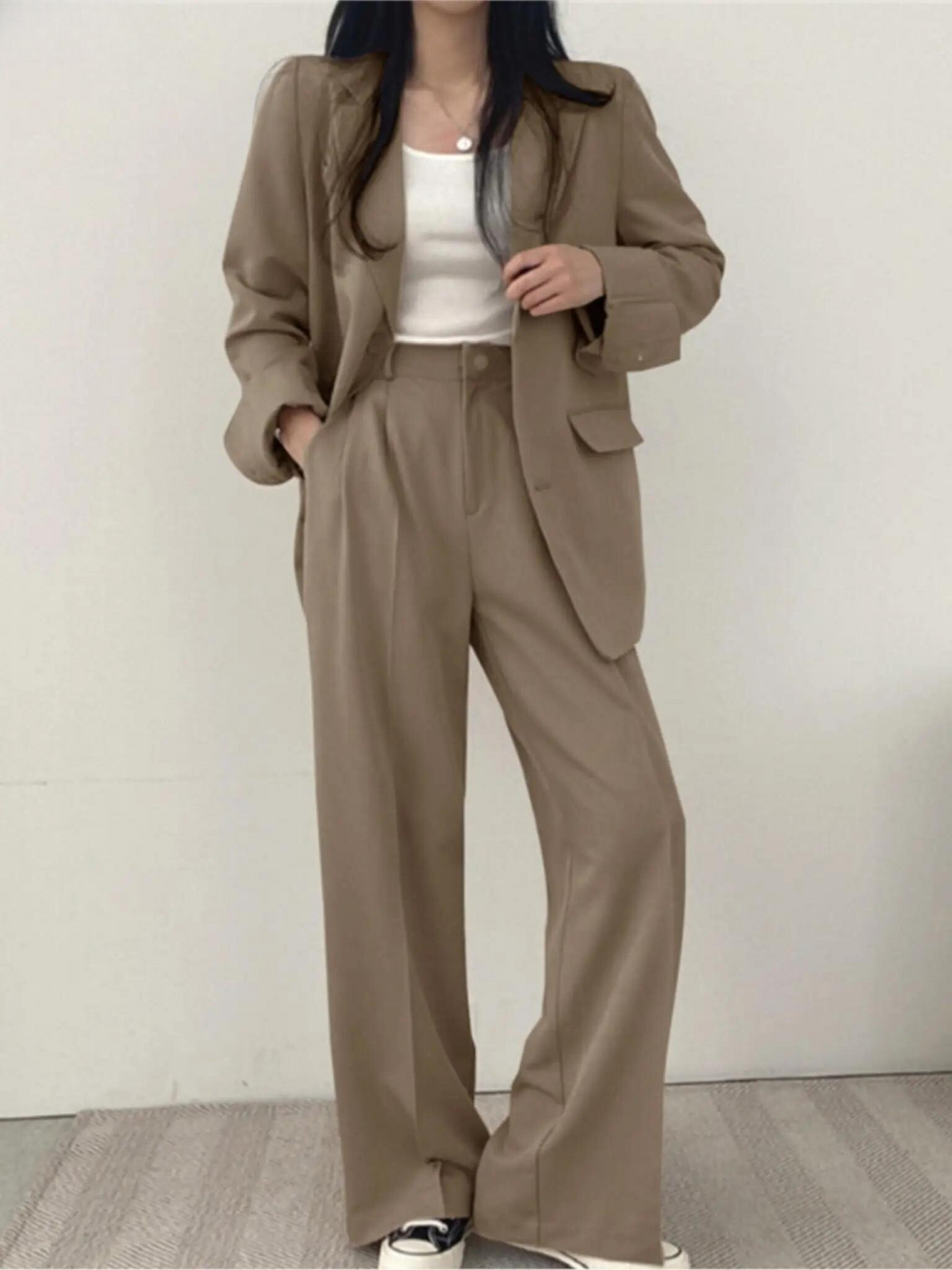 Completo blazer e pantaloni da donna a gamba larga