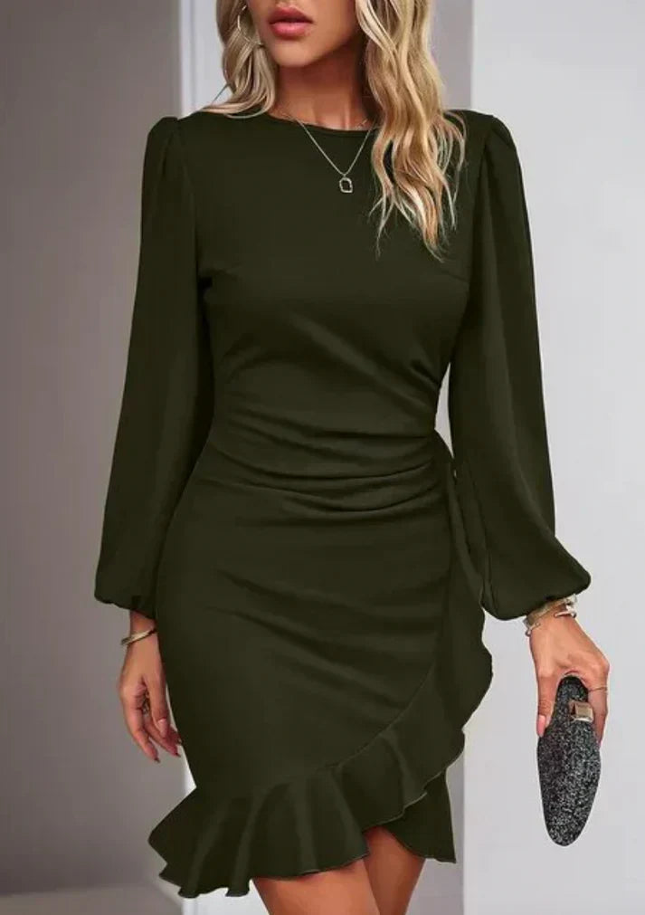 Elegant minikjole med lange ærmer og flæser til damer