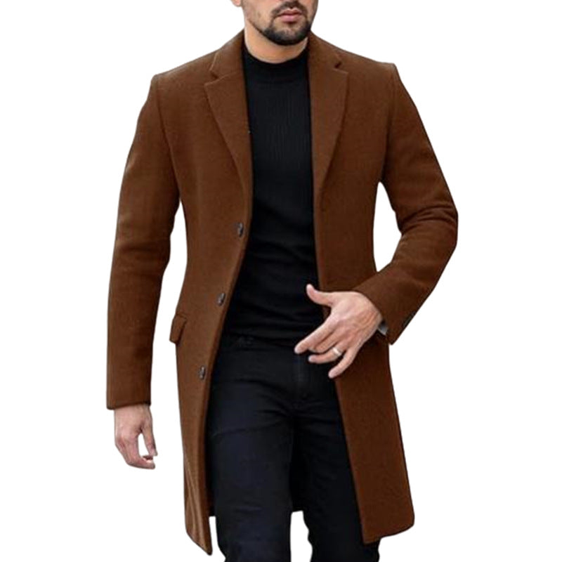 Elegante cappotto lungo da uomo con colletto classico e chiusura con bottoni