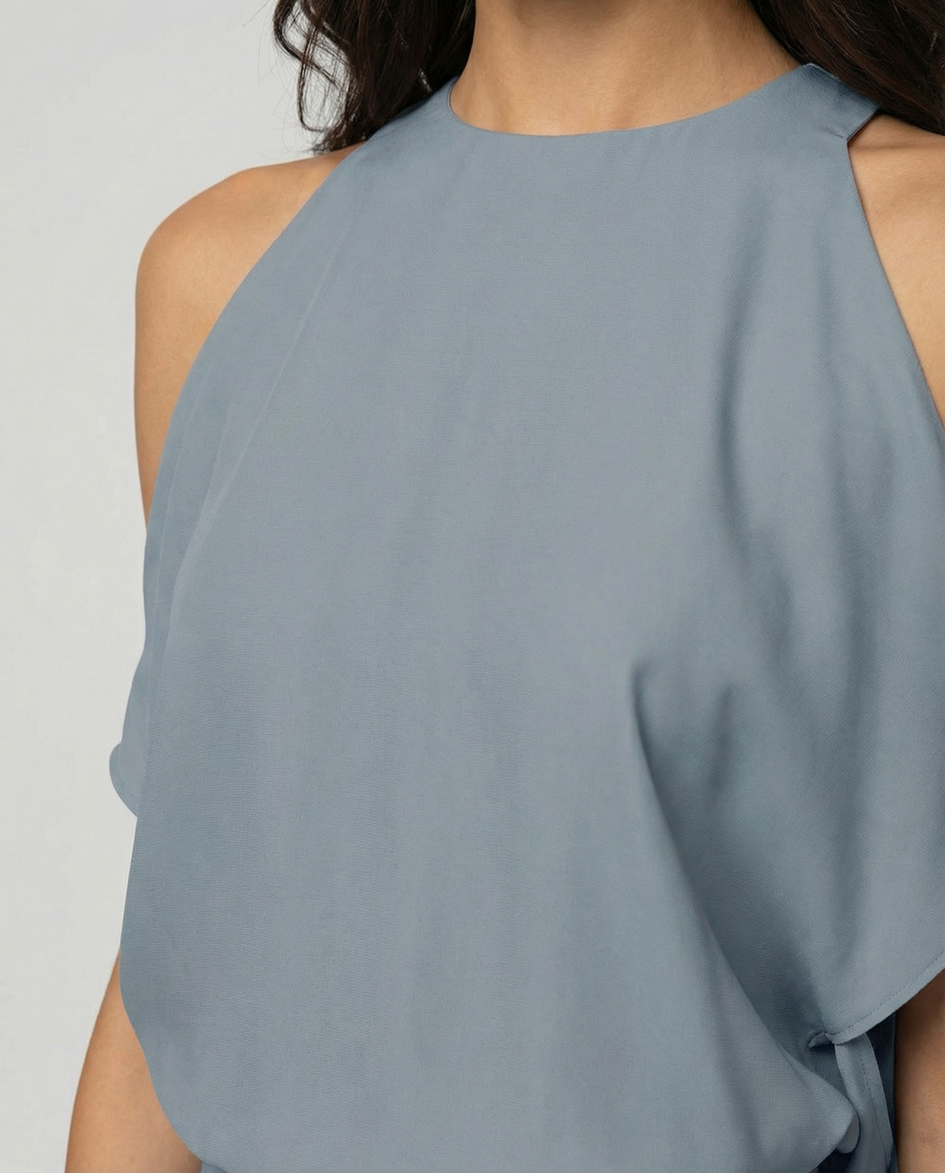 Vestido Assimétrico Mulher Ombros Descobertos Festa