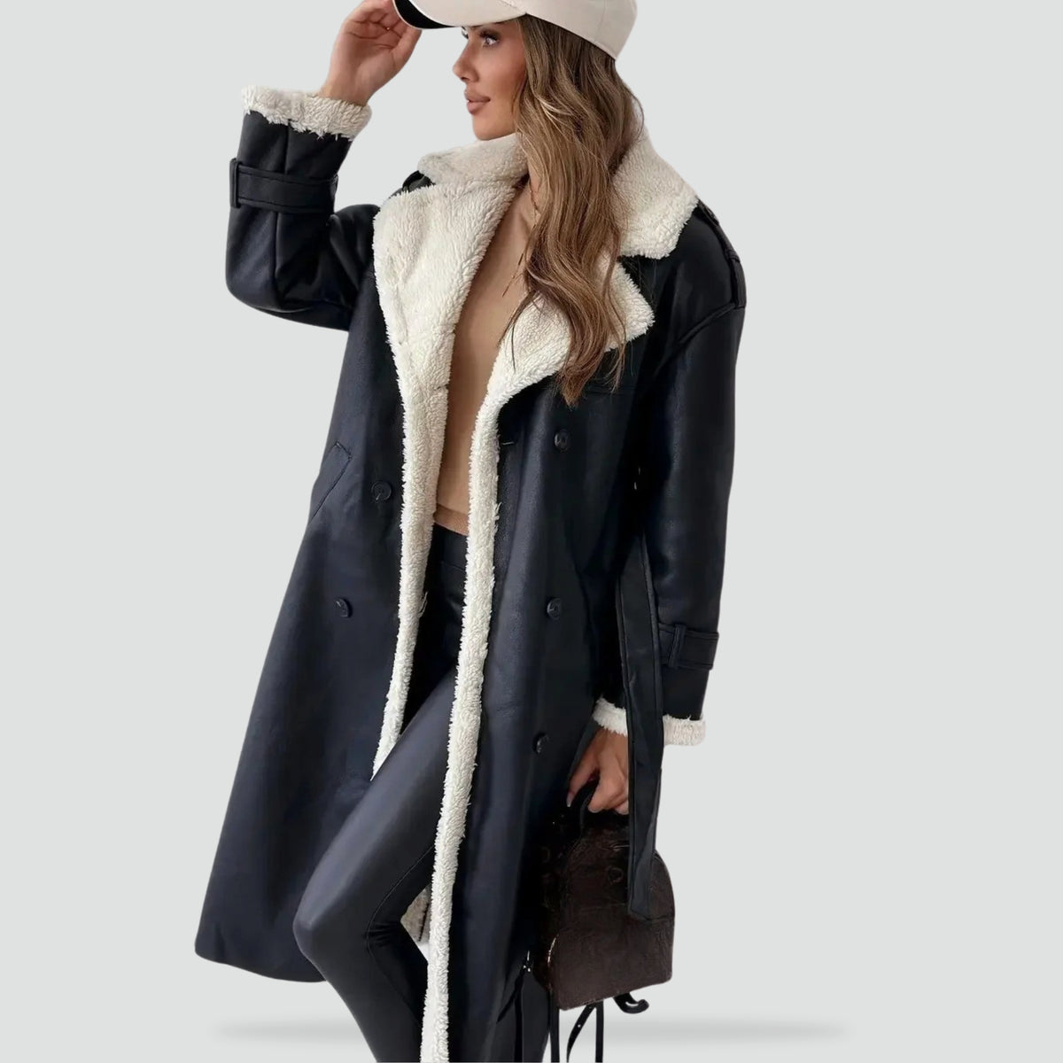 Manteau Cheryl d'hiver long pour femme, coupe élégante et chaleur maintenue adaptée aux tenues raffinées.