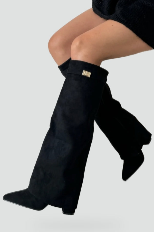 Lily Classic kniehoge zwarte vegan suede laarzen met puntige teen en hoge vierkante hak