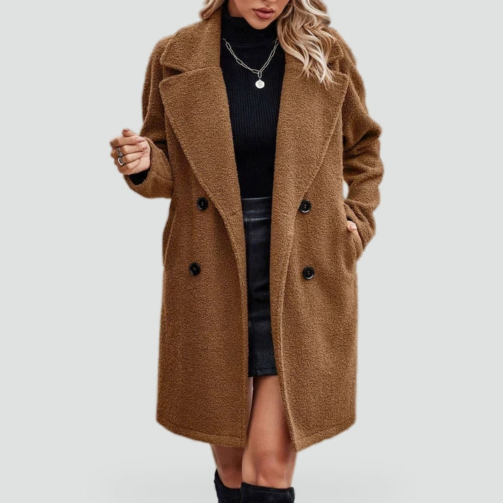 le manteau adapté aux tenues polyvalentes.