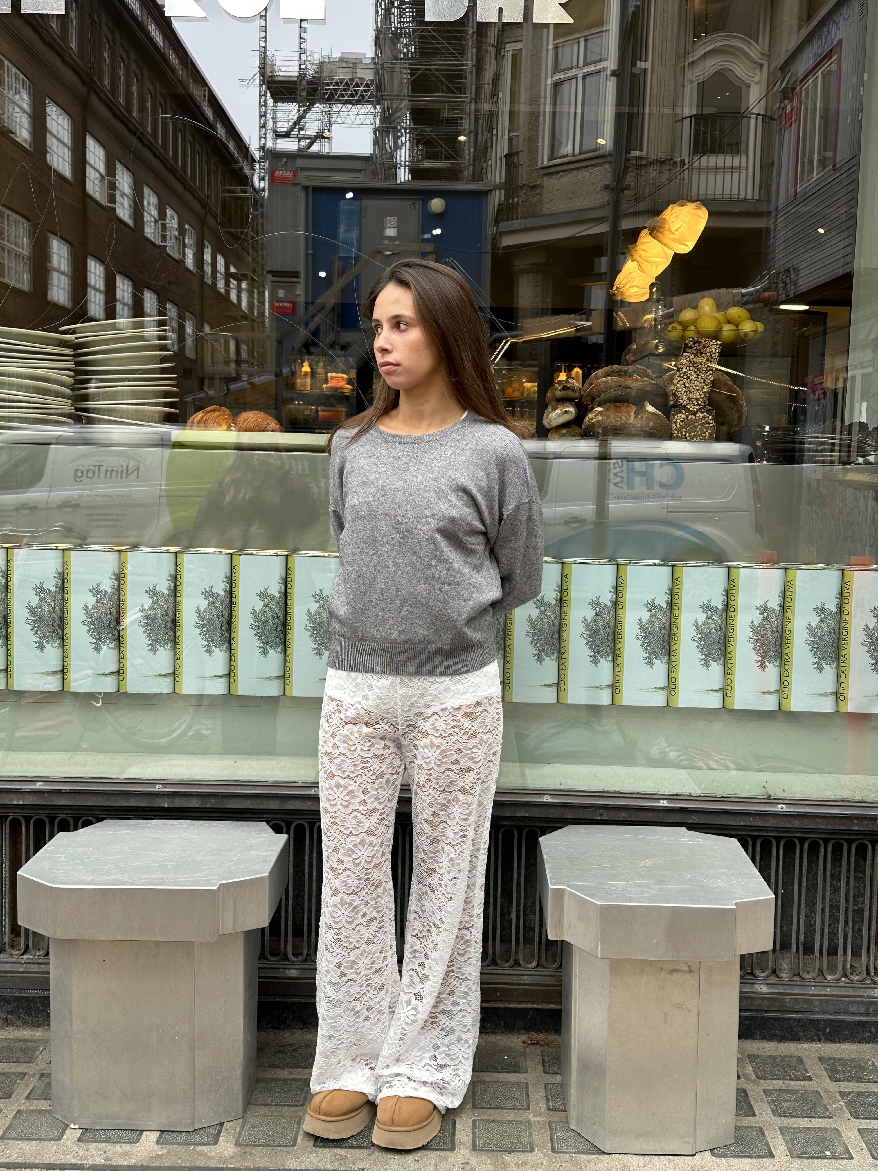 Calças Flare Mulher Estampa Floral em Renda Cintura Elástica