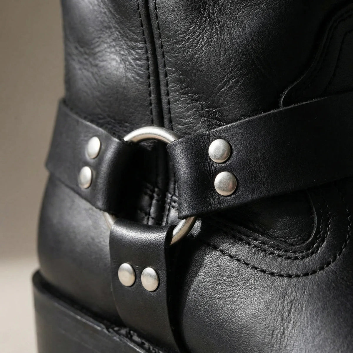 Botas de hombre con hebilla