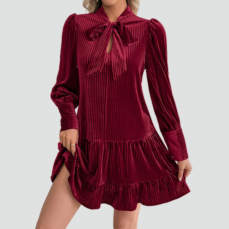 Robe courte élégante en velours avec manches longues et détail nœud pour femme