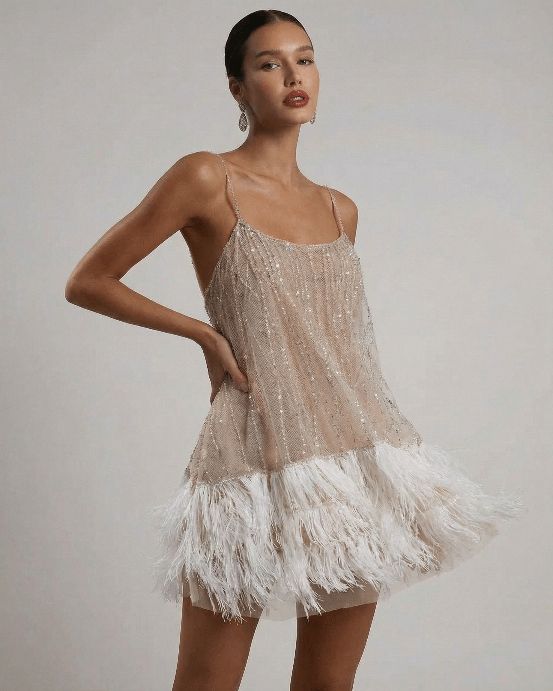 Vestido Mini Mulher Lantejoulas Tule Detalhe de Penas Elegante Festivo