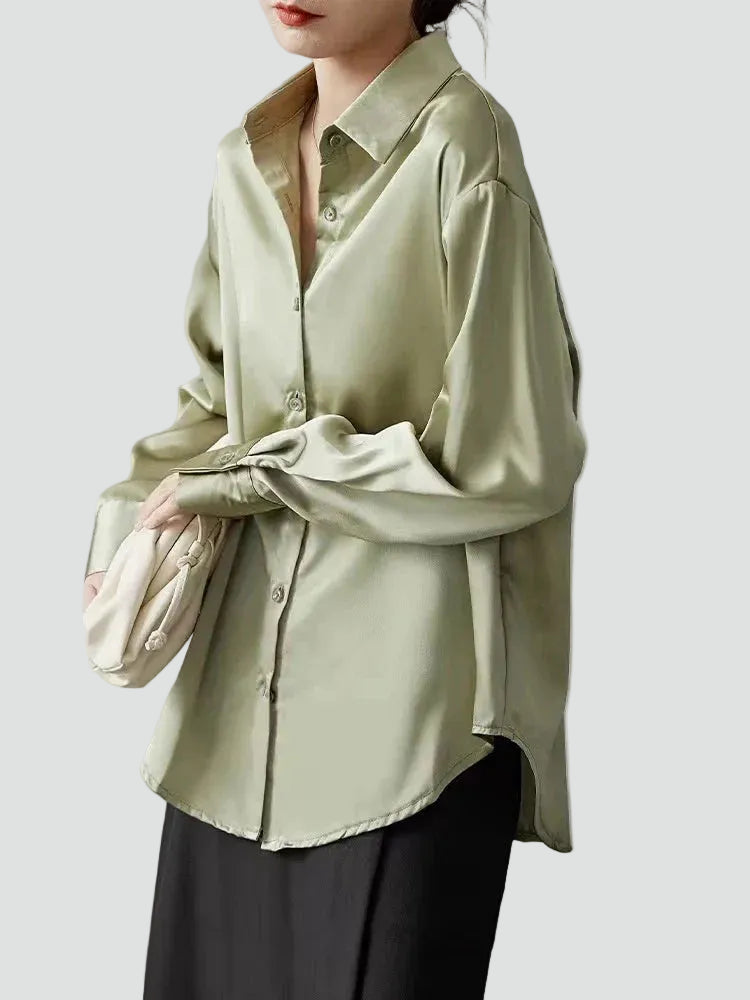 Dámská oversized saténová halenka s knoflíkovou légou