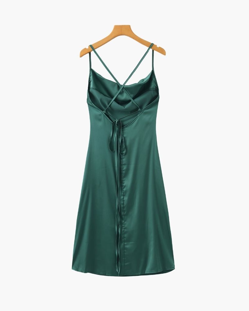 Slipkjole til damer i silke med cowl-hals, elegant.
