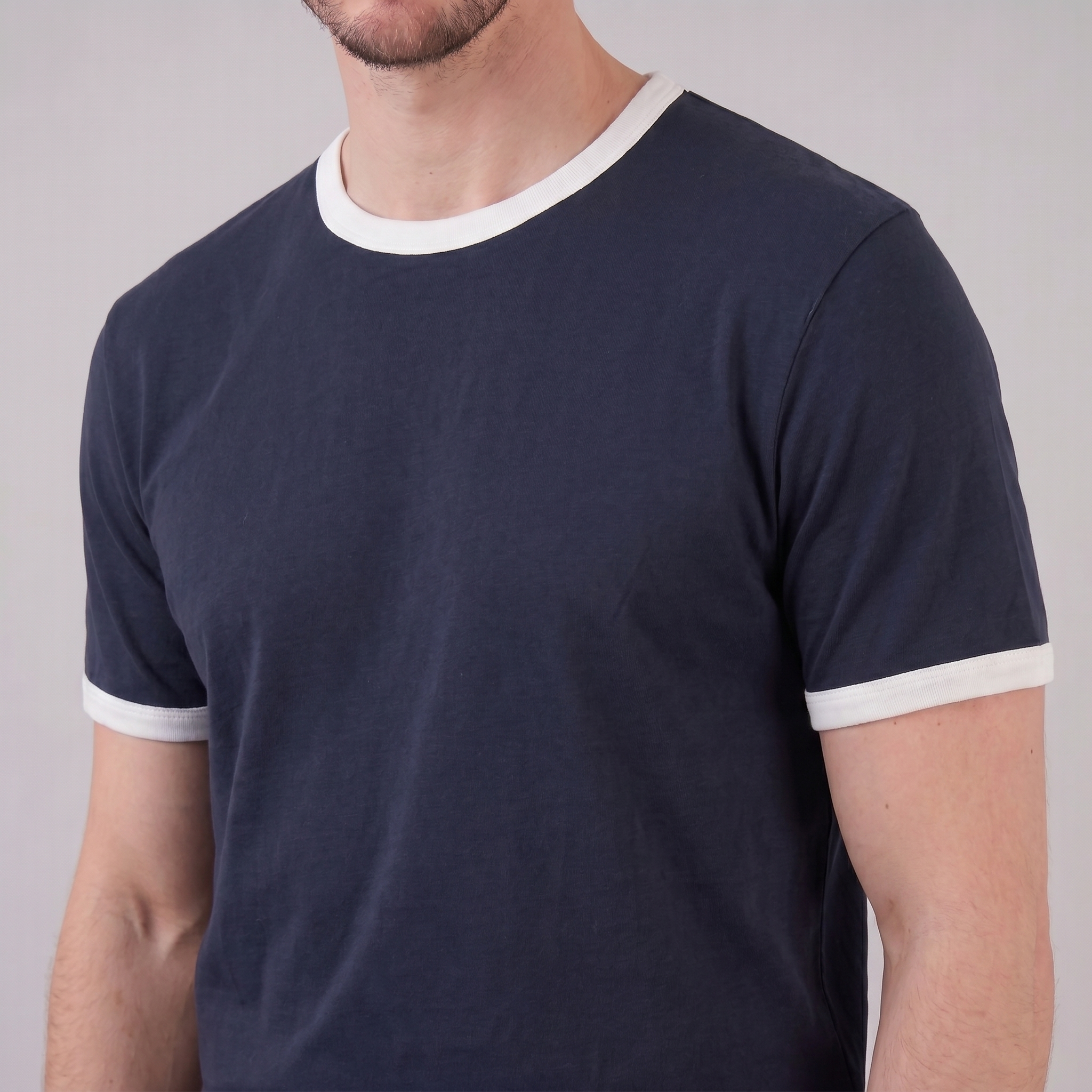 T-Shirt Smart Casual Homem Acabamento Contrastante Gola Redonda